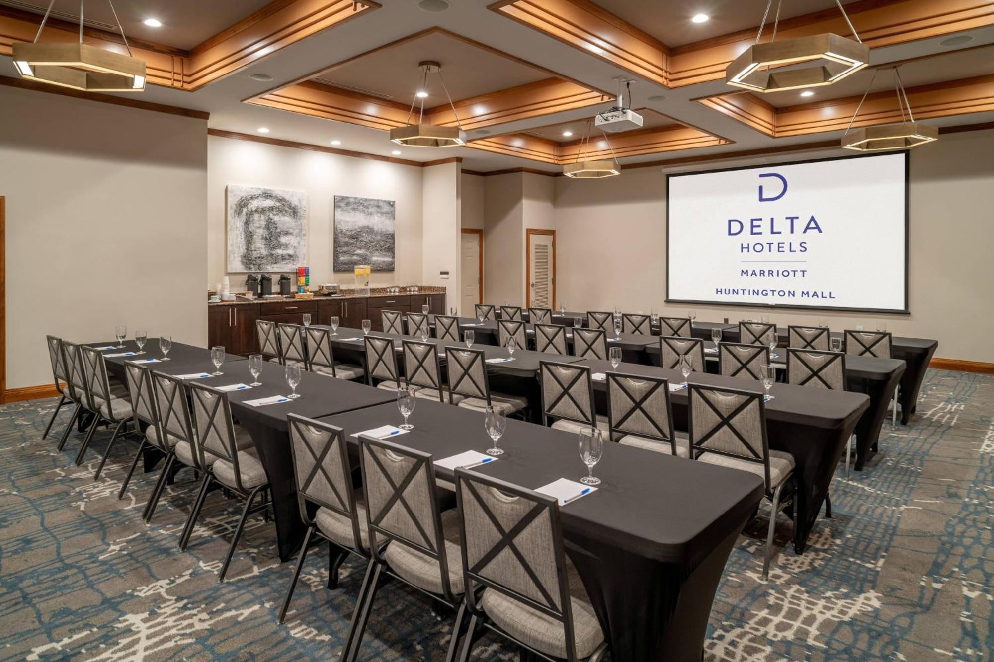 Delta Hotels By Marriott Huntington Mall Barboursville Exterior photo