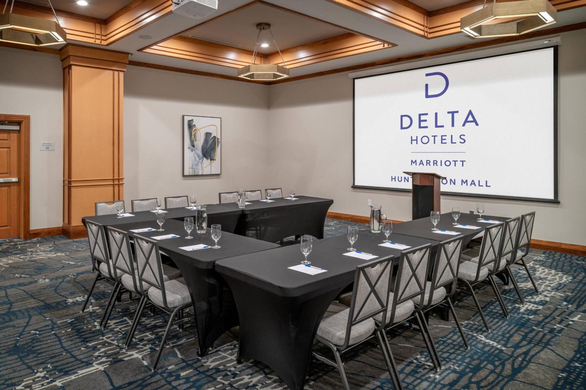 Delta Hotels By Marriott Huntington Mall Barboursville Exterior photo