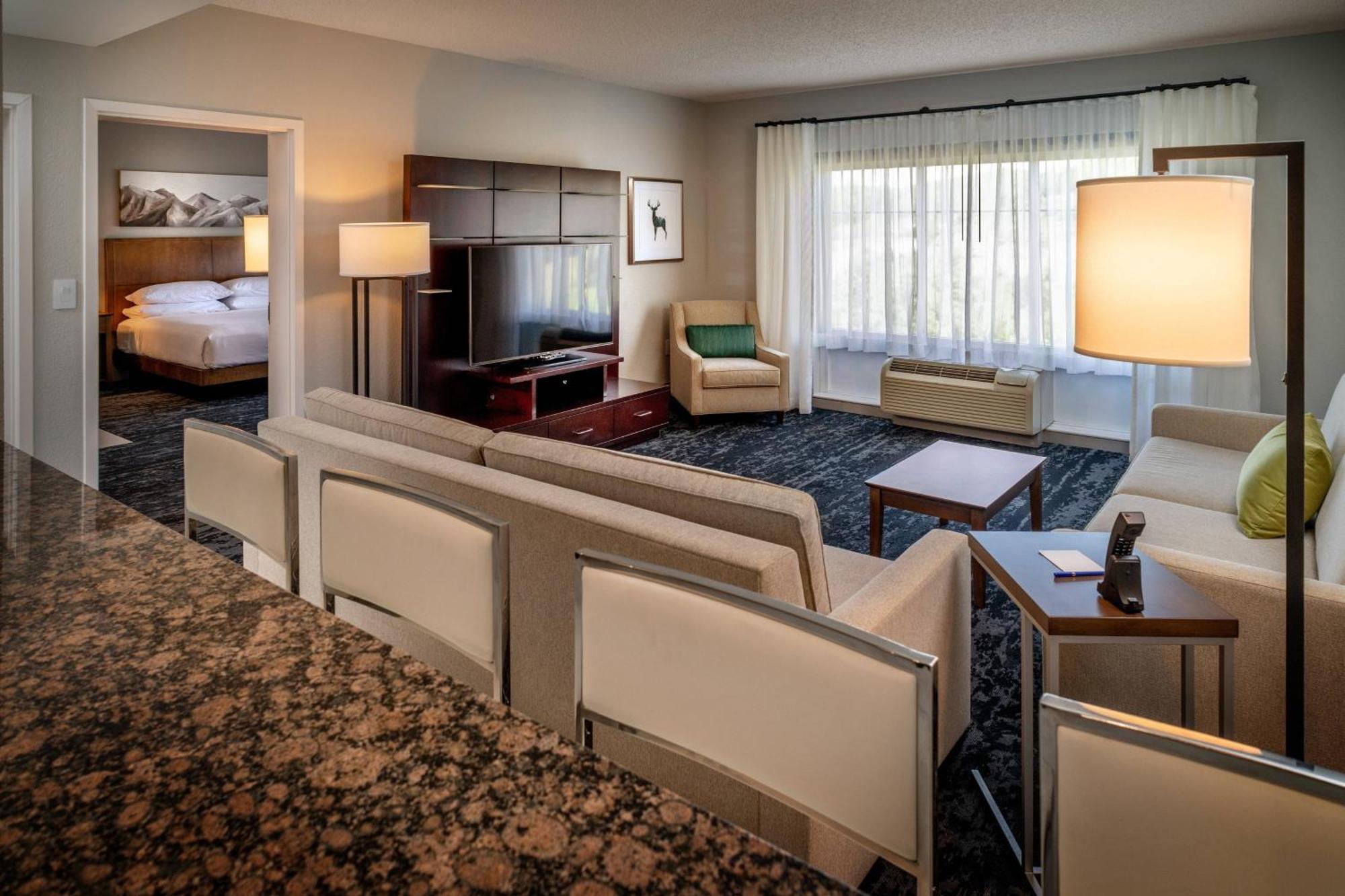 Delta Hotels By Marriott Huntington Mall Barboursville Exterior photo