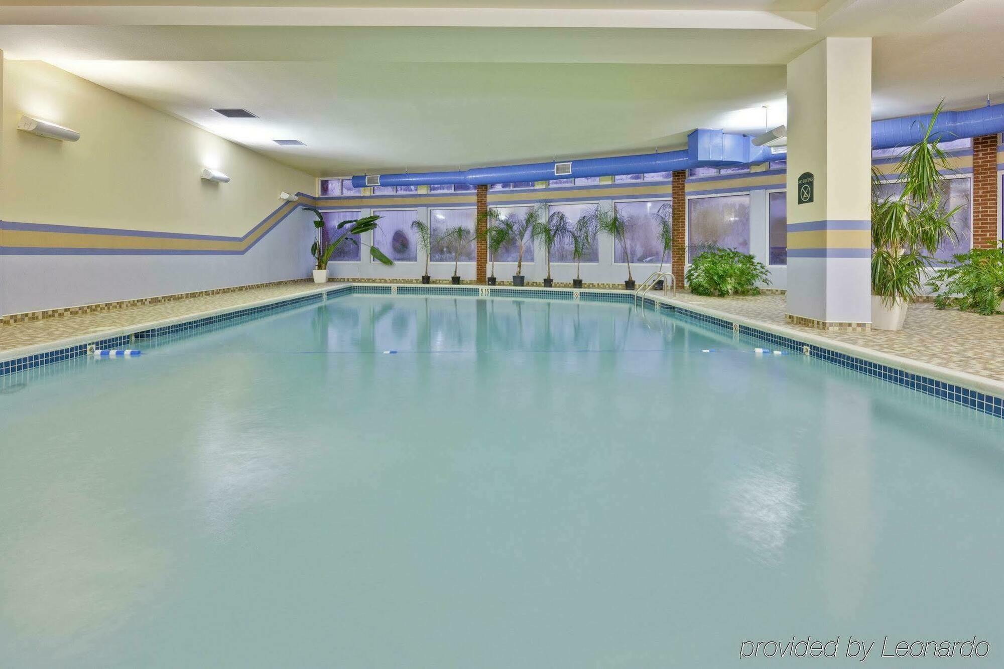 Delta Hotels By Marriott Huntington Mall Barboursville Exterior photo